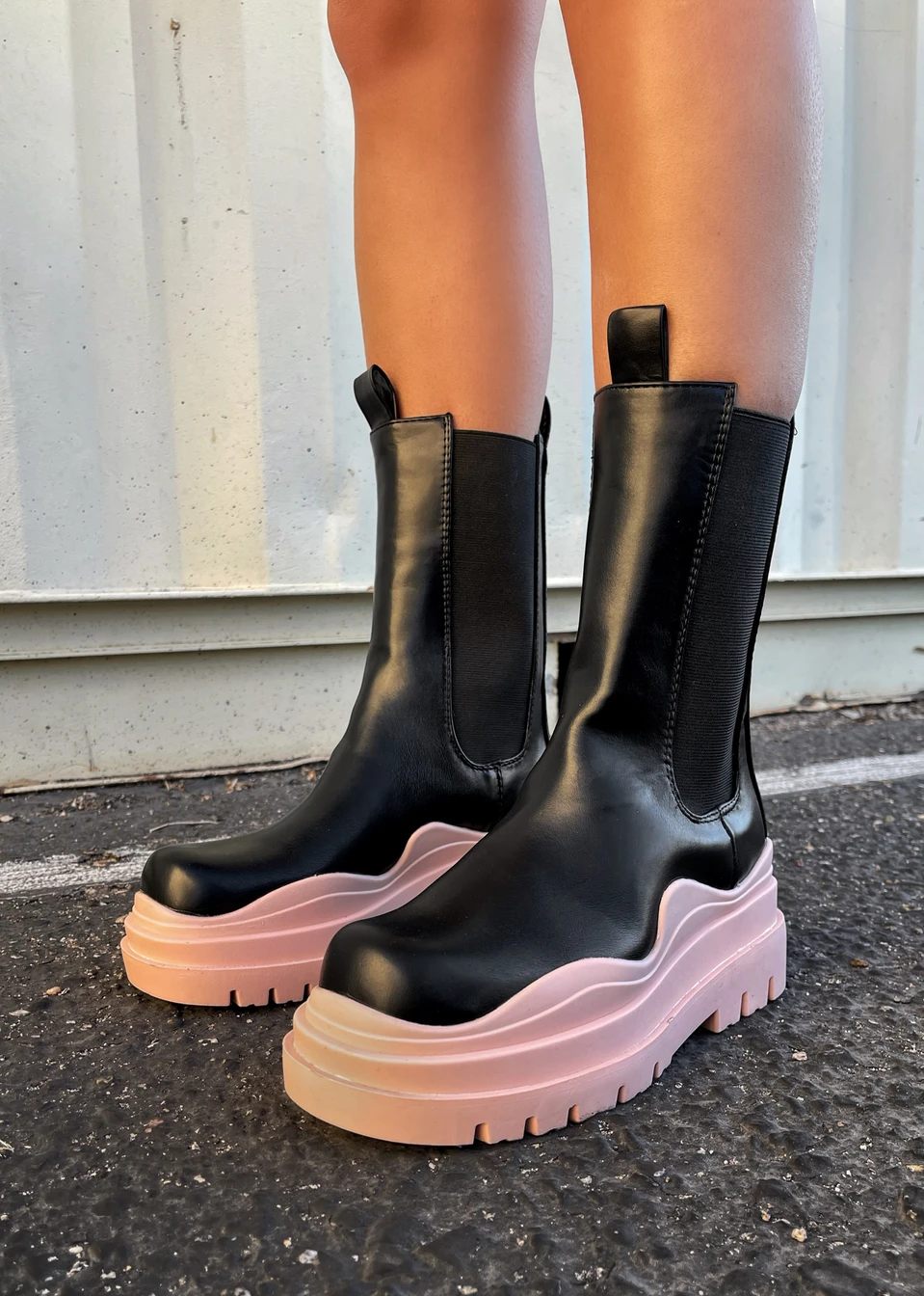 FEELS LIKE MONEY PINK CHELSEA BOOTS 4 FEELS LIKE MONEY PINK CHELSEA BOOTS - Image 2