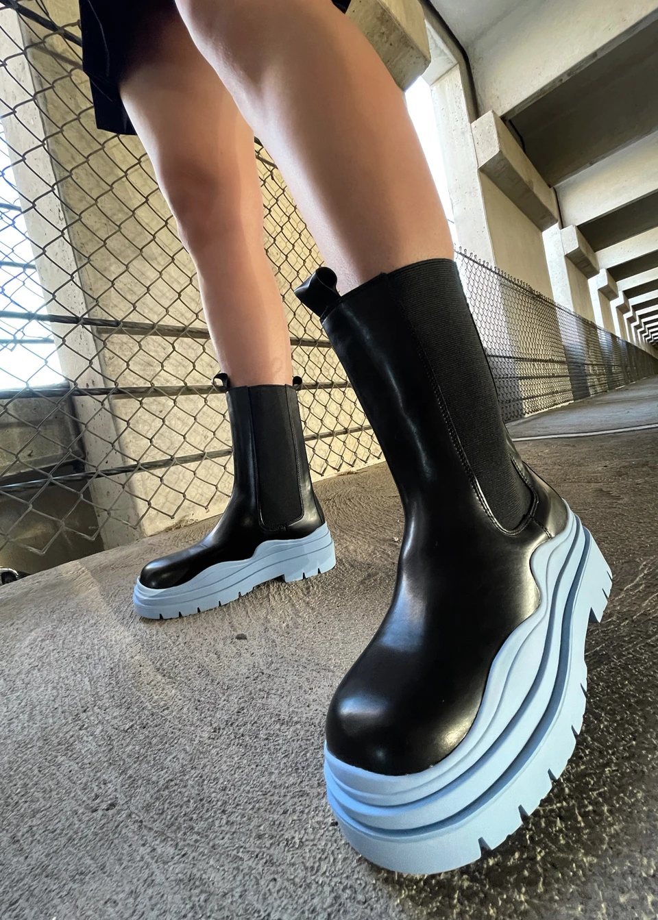 FEELS LIKE MONEY BLUE CHELSEA BOOTS 4 FEELS LIKE MONEY BLUE CHELSEA BOOTS - Image 2