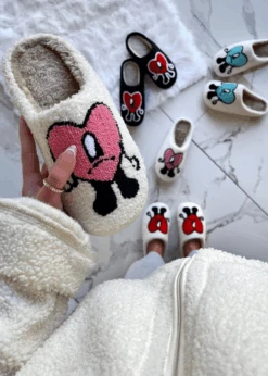 NEVERITA PINK HEART SLIPPERS