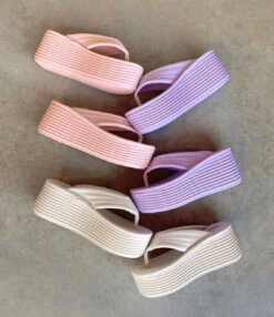 HEAT & WAVES PINK THONG SANDAL -Lole Clothing Shop image 56bfff2a f69f 4c78 a325 9b48d20bf319