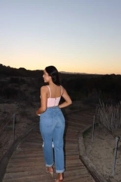 DAME MAS AMOR MOM JEANS 13 DAME MAS AMOR MOM JEANS -Lole Clothing Shop image 62108158 6cd7 49eb 80a6 45653b8be946